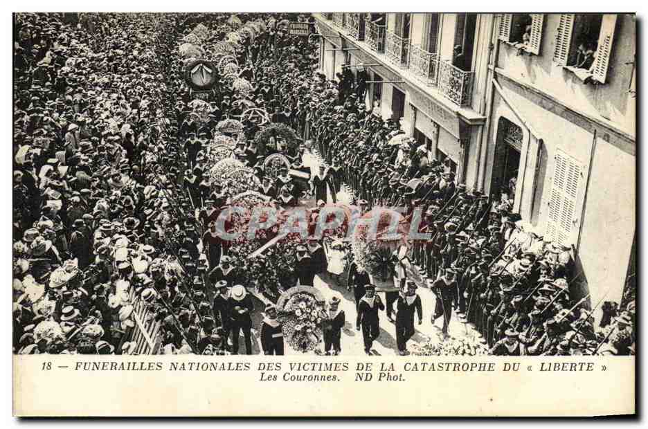 Funérailles nationales des victimes de la catastrophe du « Liberte » — Les Couronnes — ND Phot.