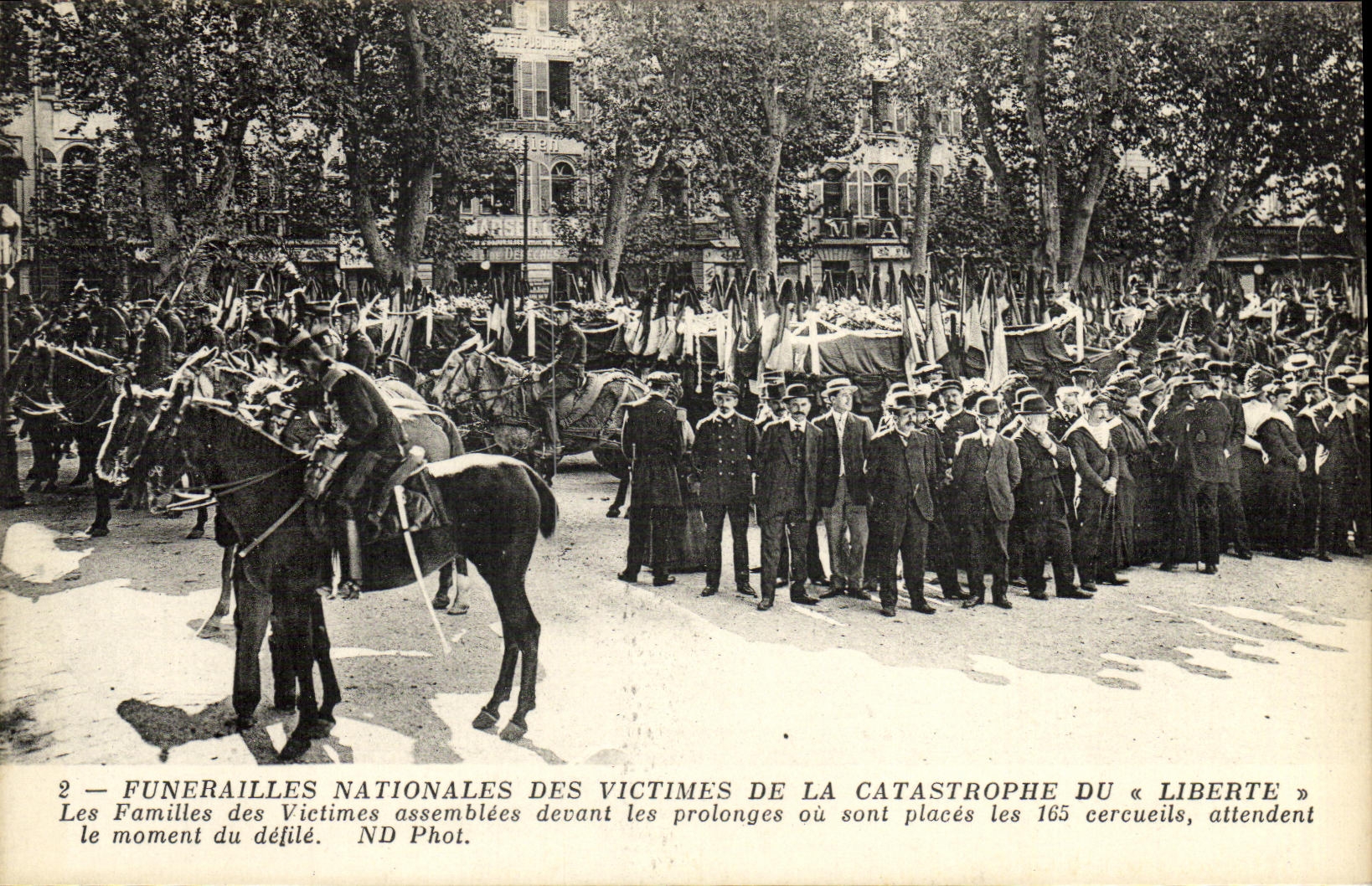 Funérailles nationales des victimes de la catastrophe du « Liberte » — ND Phot.