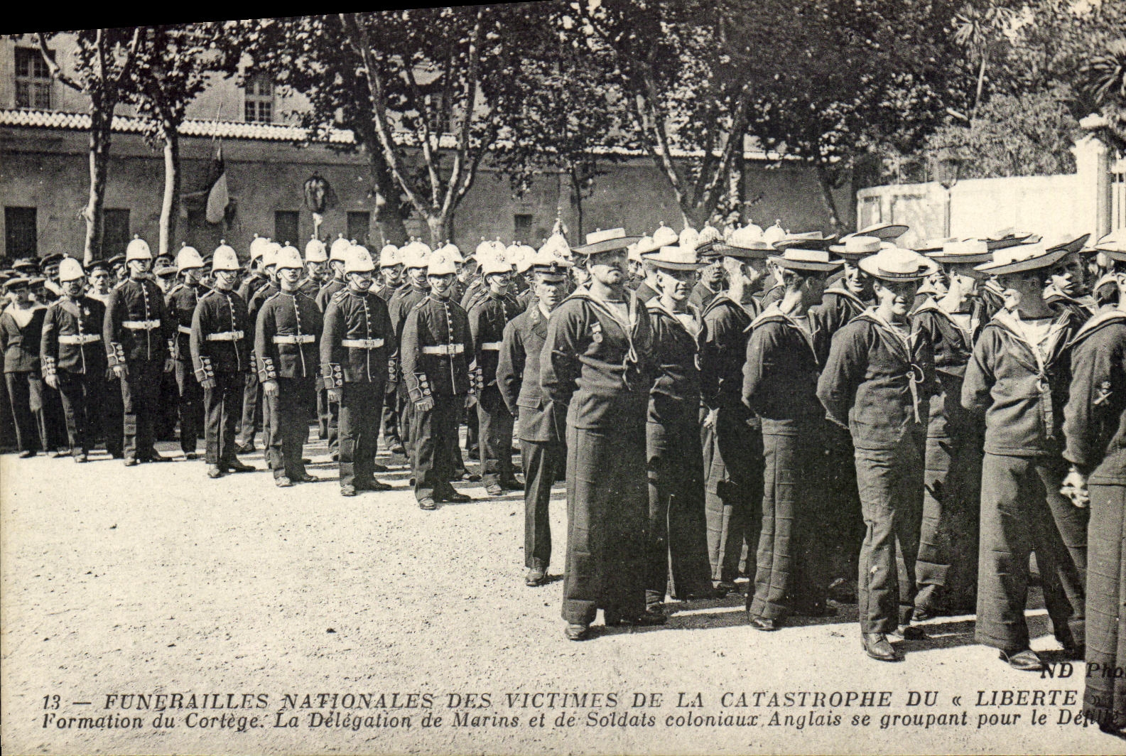 Funérailles nationales des victimes de la catastrophe du « Liberte » — Formation du cortège — ND Photo