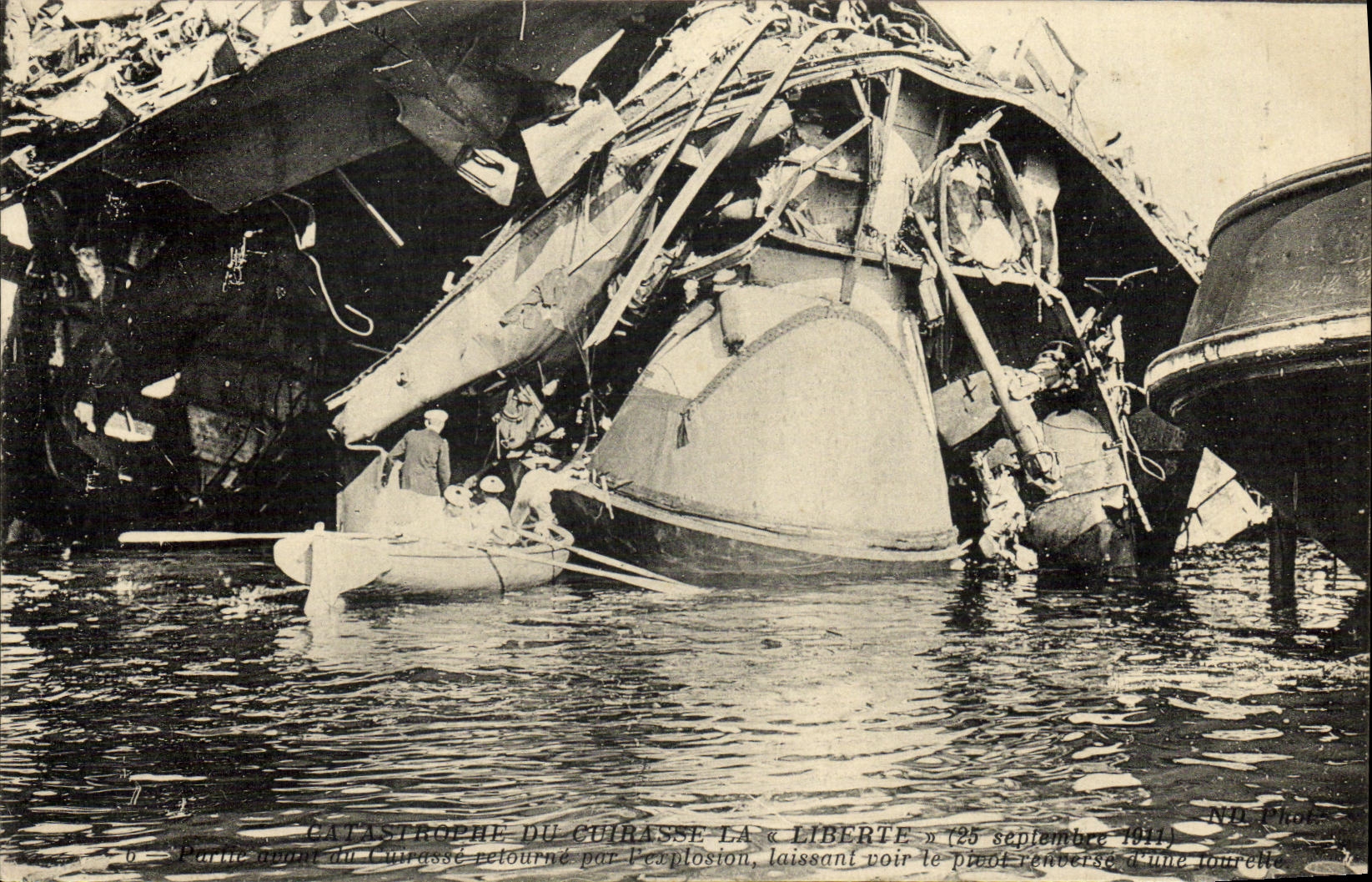 CPA Bateau Catastrophe du Liberte Toulon 
