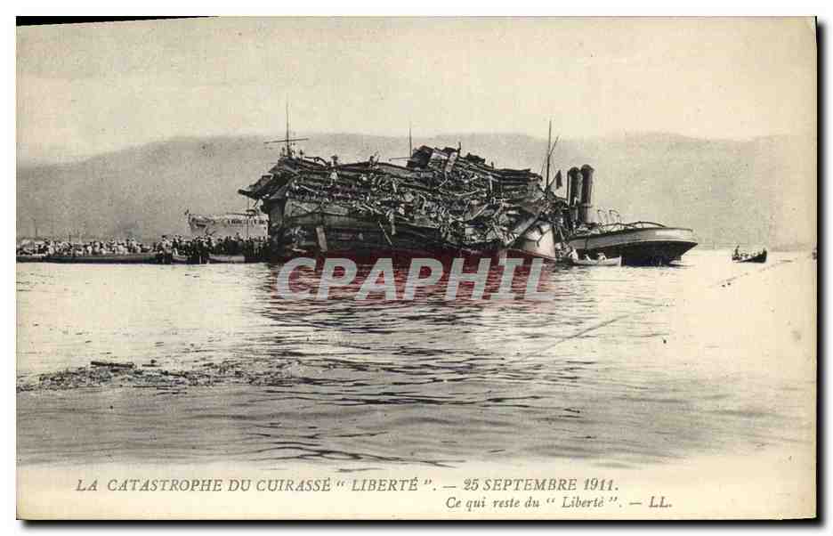 CPA Bateau Catastrophe du Liberte CE qui reste du Liberte