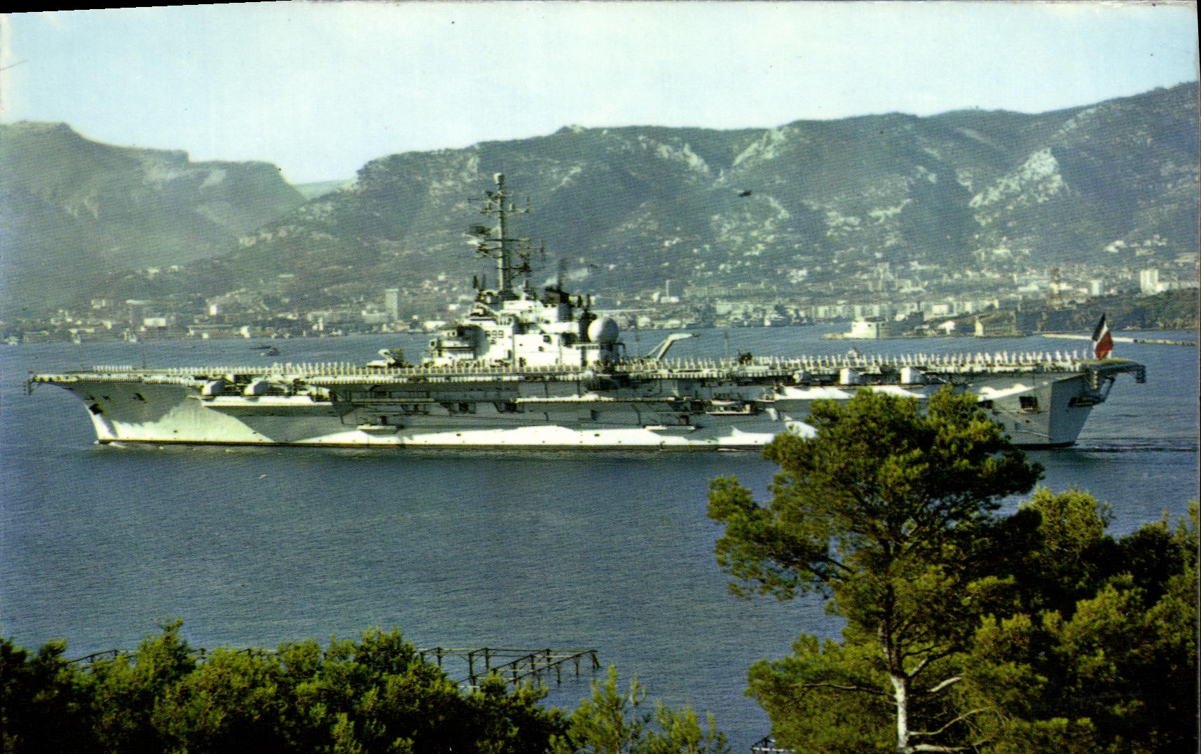 Entrée majestueuse du Foch — Toulon — Éditions Bandol