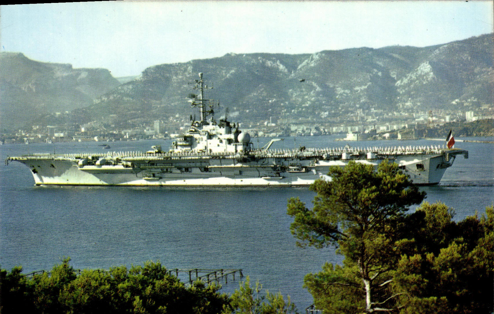 Port de Toulon — Entrée majestueuse du Foch en rade — Éditions Couleurs Naturelles, série 3125