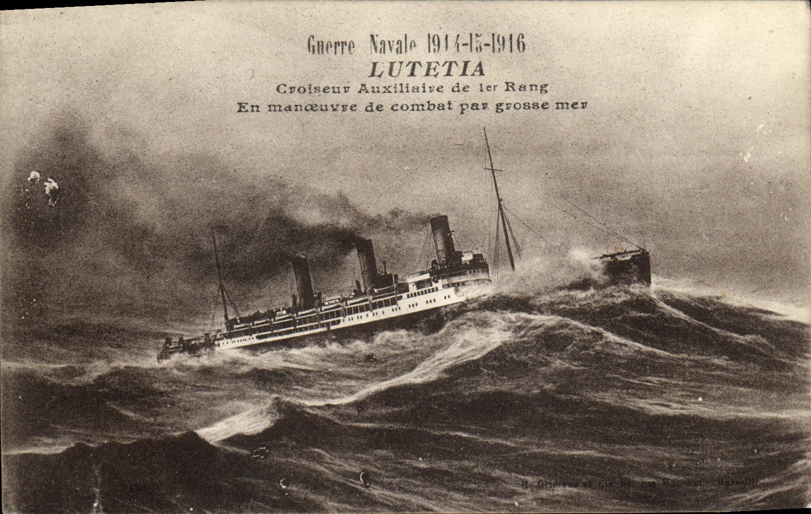 CPA Bateau Lutetia Croiseur auxiliaire de 1er rang en manoeuvre de combat 