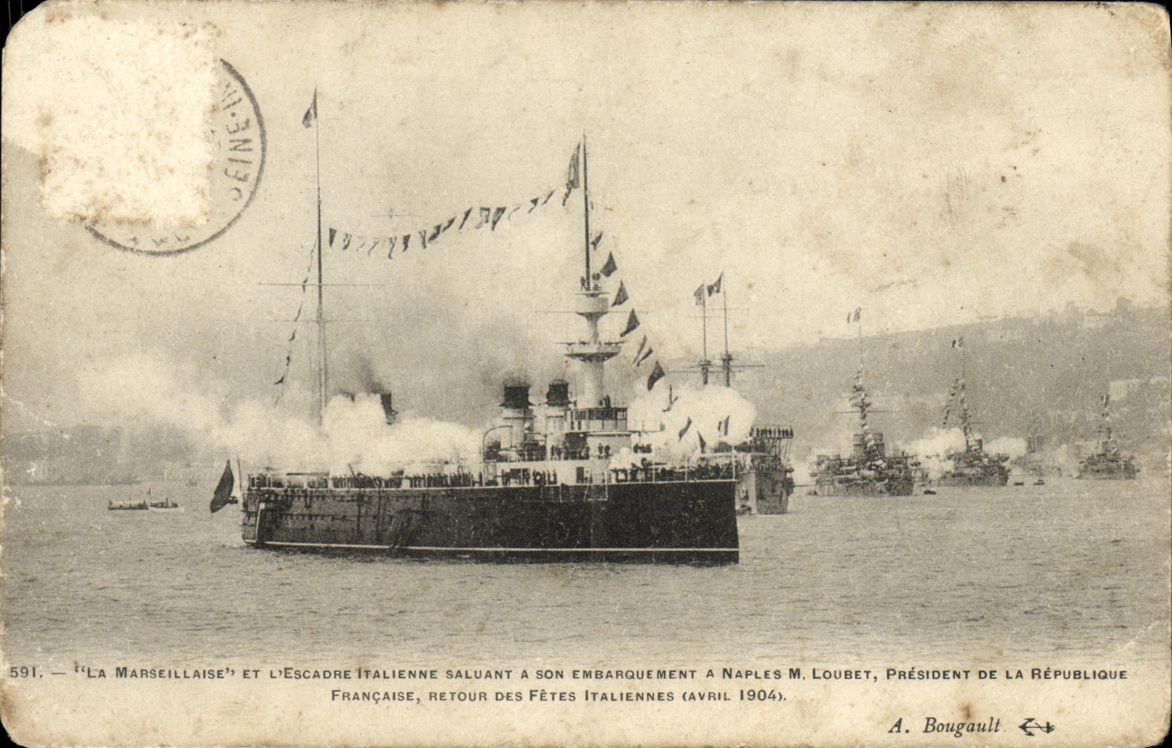 CPA Bateau Marseillaise et l escadre italienne saluant son embarquement a Naples Fetes italiennes Croiseur cuirasse