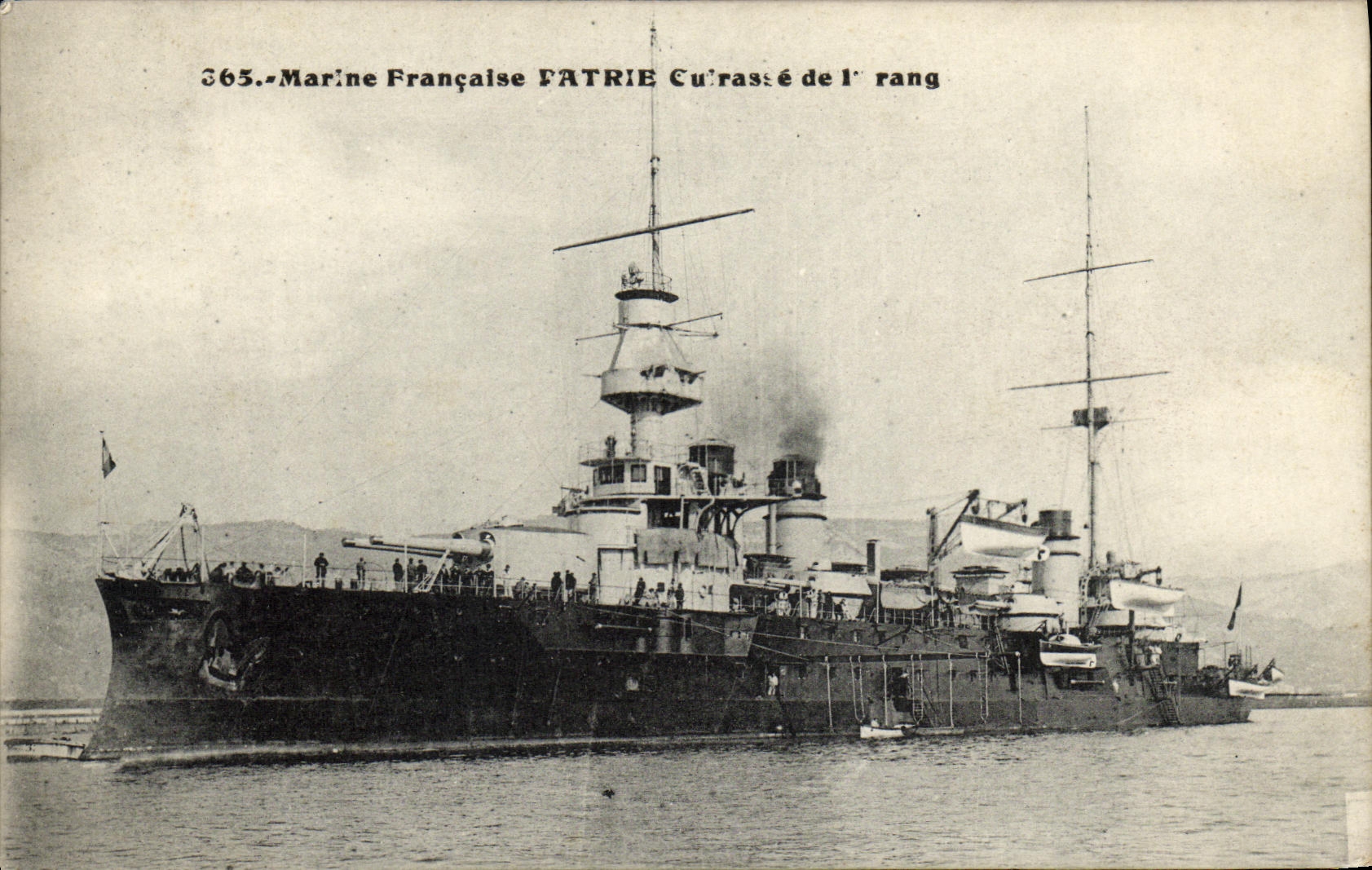 CPA Bateau Guerre La Patrie cuirasse de 1er rang