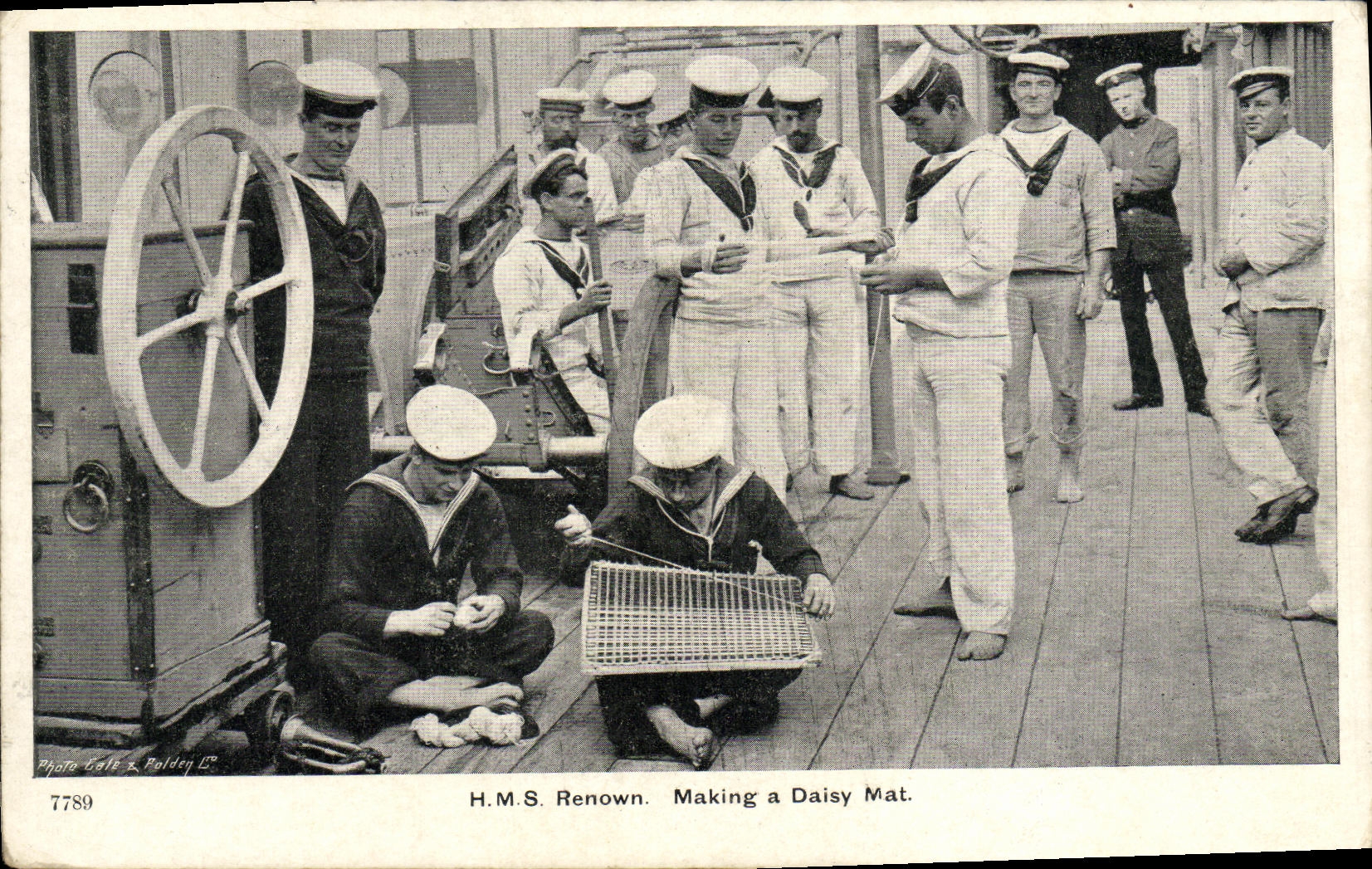 CPA Bateau Guerre HMS Renown Making a daisy mat