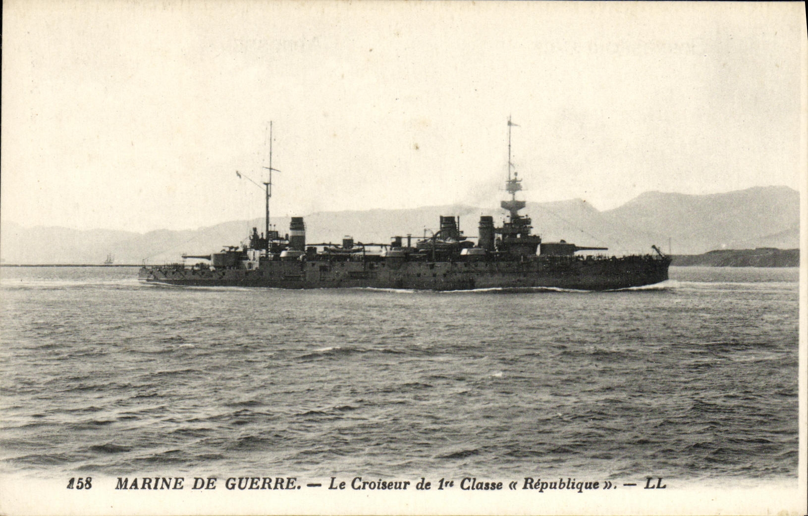 Marine de guerre — Le croiseur de 1re classe « République » — LL