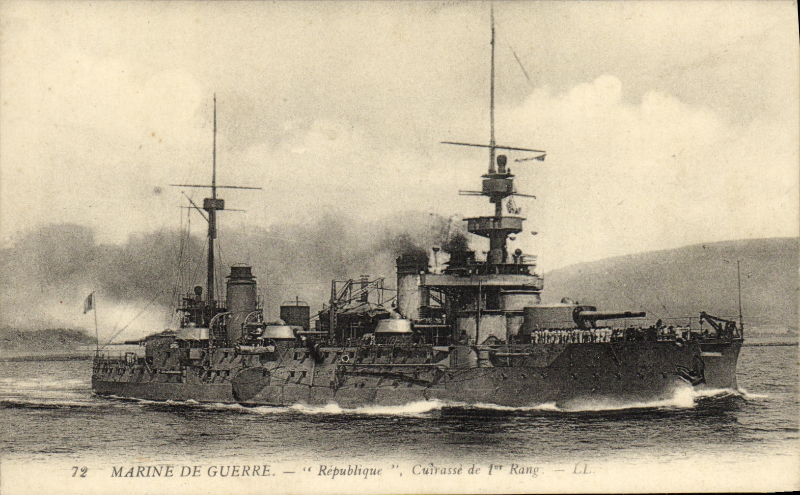 CPA Bateau Guerre Republique Cuirasse de 1er rang