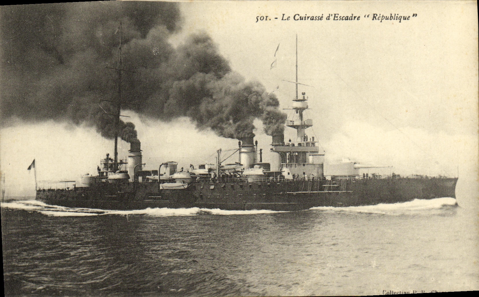 CPA Bateau Guerre Republique Cuirasse a tourelles