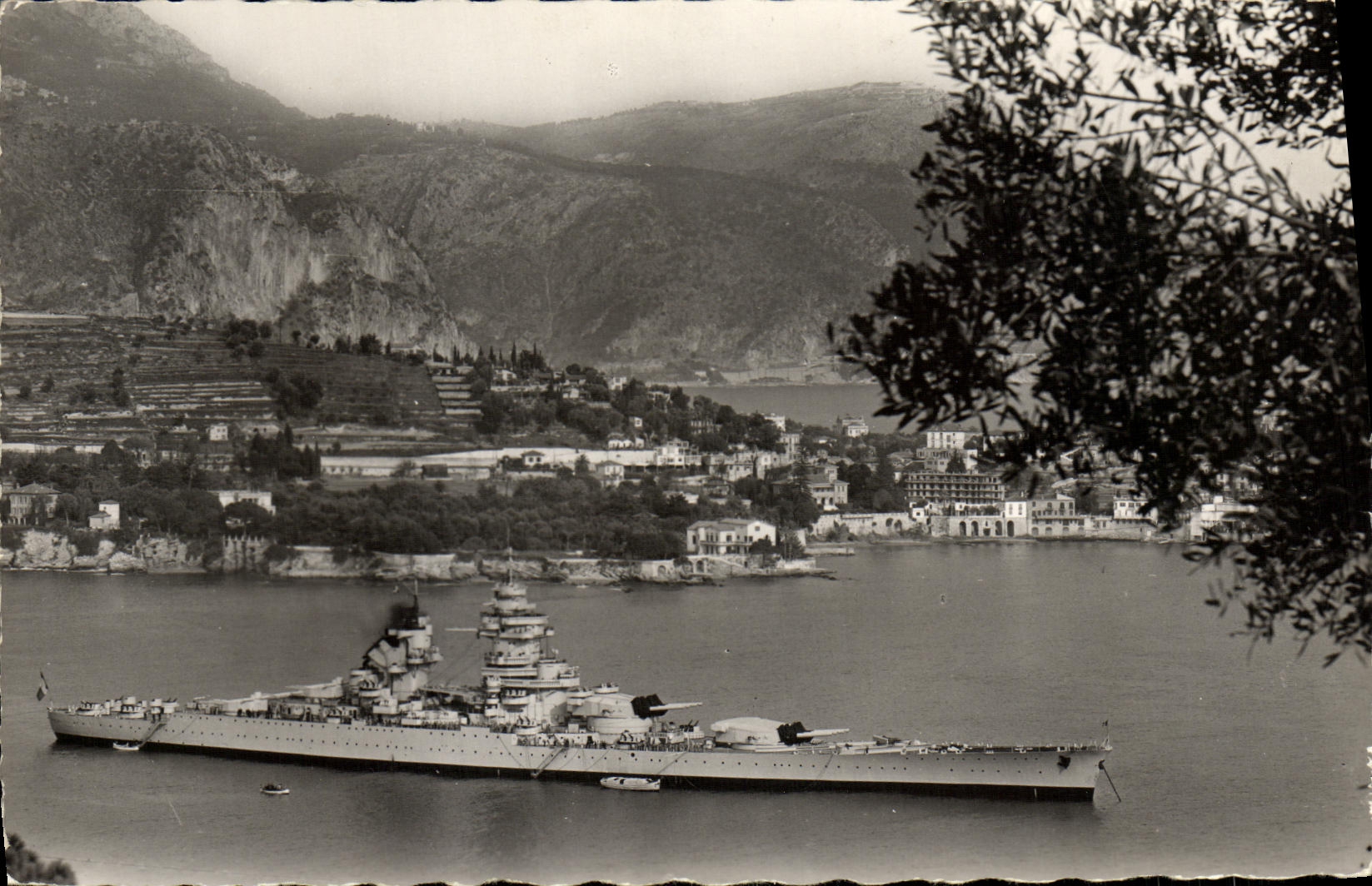 CPSM Bateau Guerre Villefranche sur Mer Le Richelieu au mouillage dans la rade 