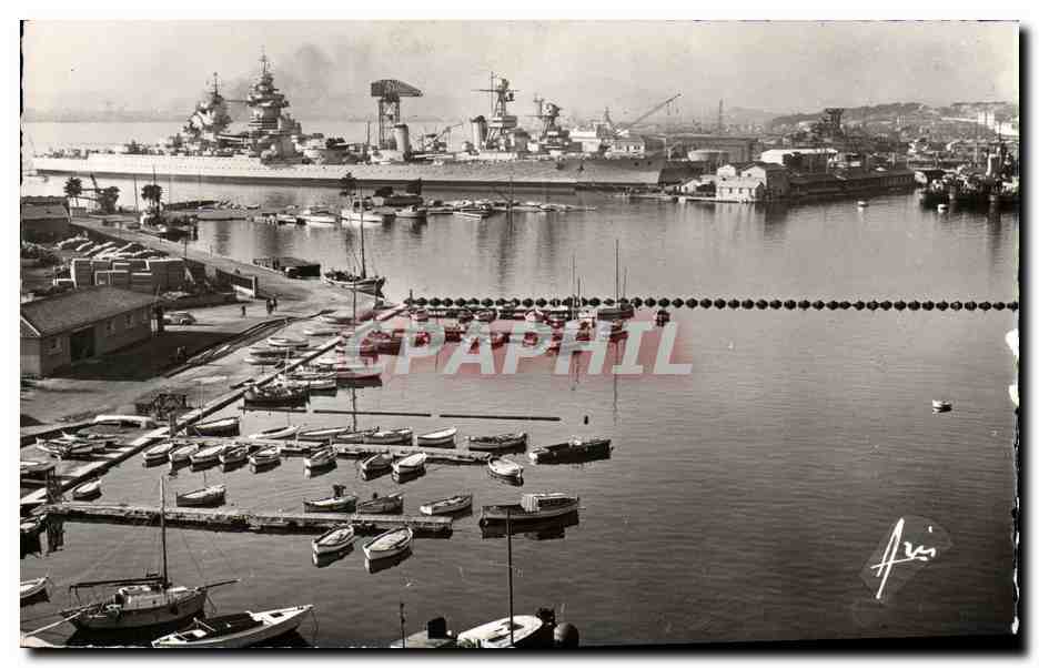 CPSM Bateau Guerre Toulon Croiseur Le Richelieu dans le port