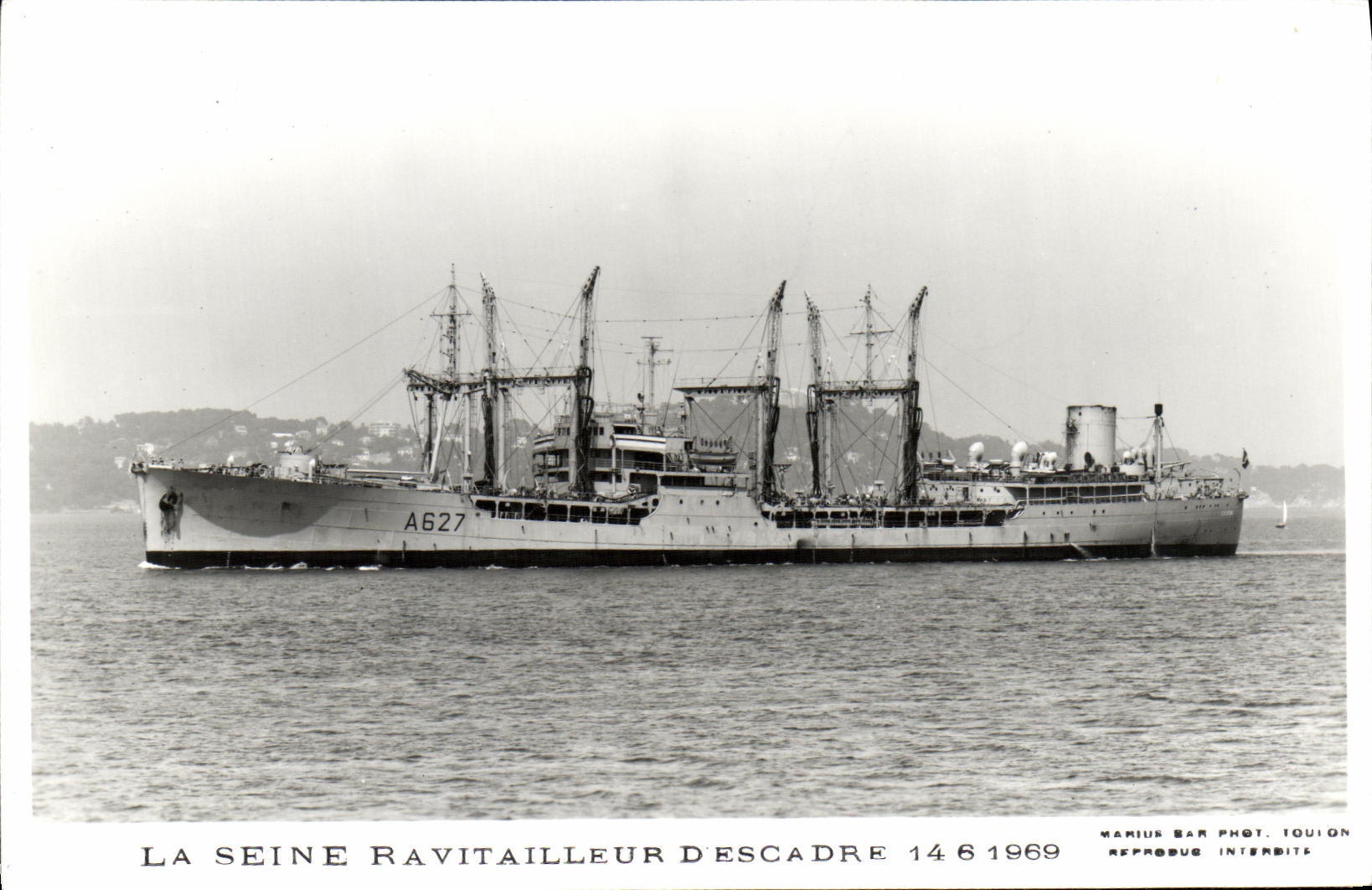 CPM Bateau Guerre La Seine ravitailleur d escadre 1969