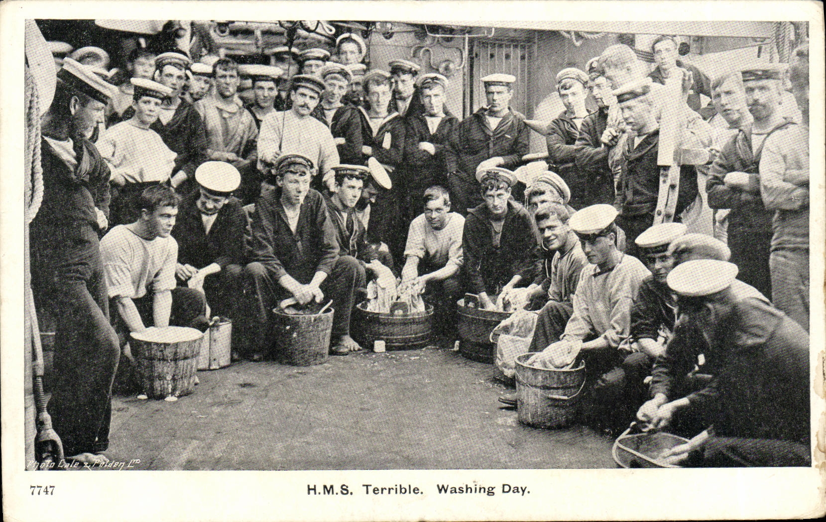 CPA Bateau Guerre HMs TErrible Washing day MArins 