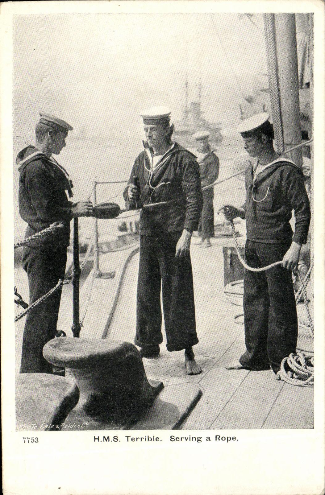 CPA Bateau Guerre HMS Serving a rope 