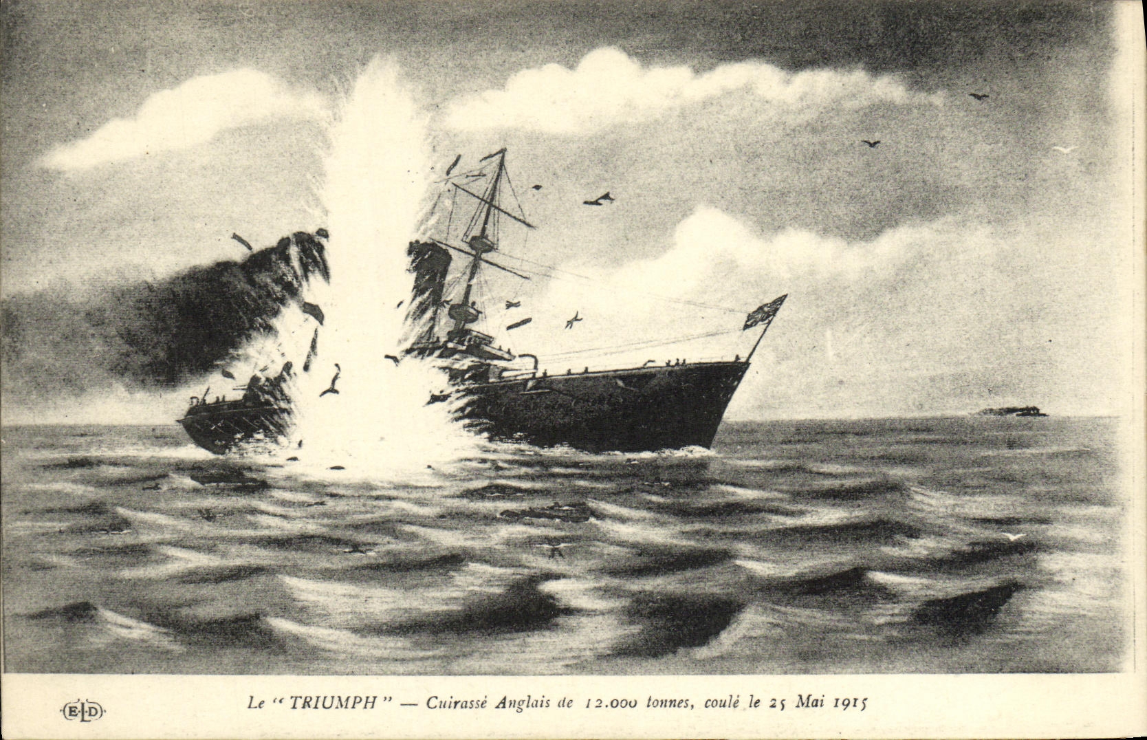 CPA Bateau Guerre Le Triumph anglais coule le 25 mai 1915