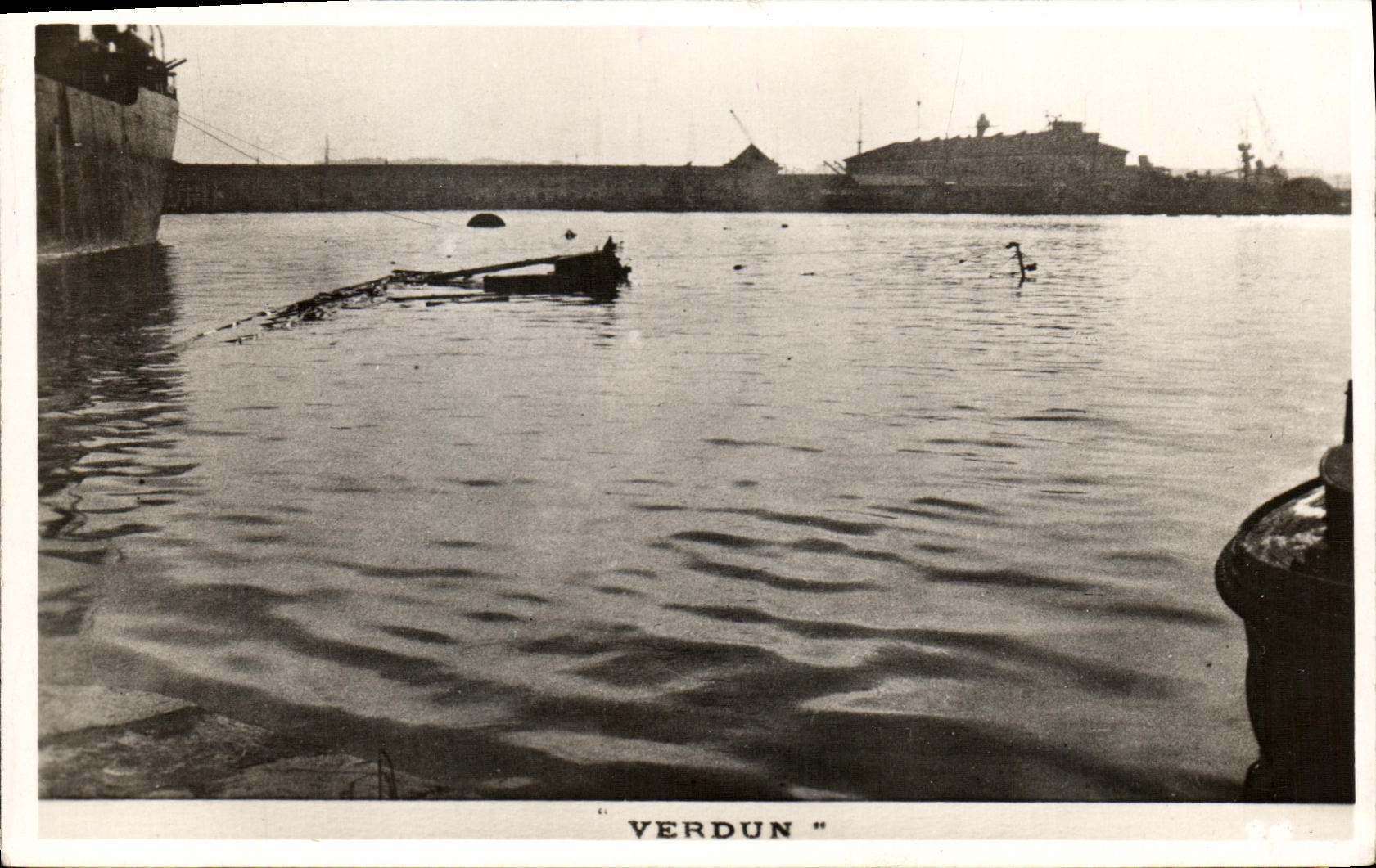 CPA Bateau Guerre Verdun