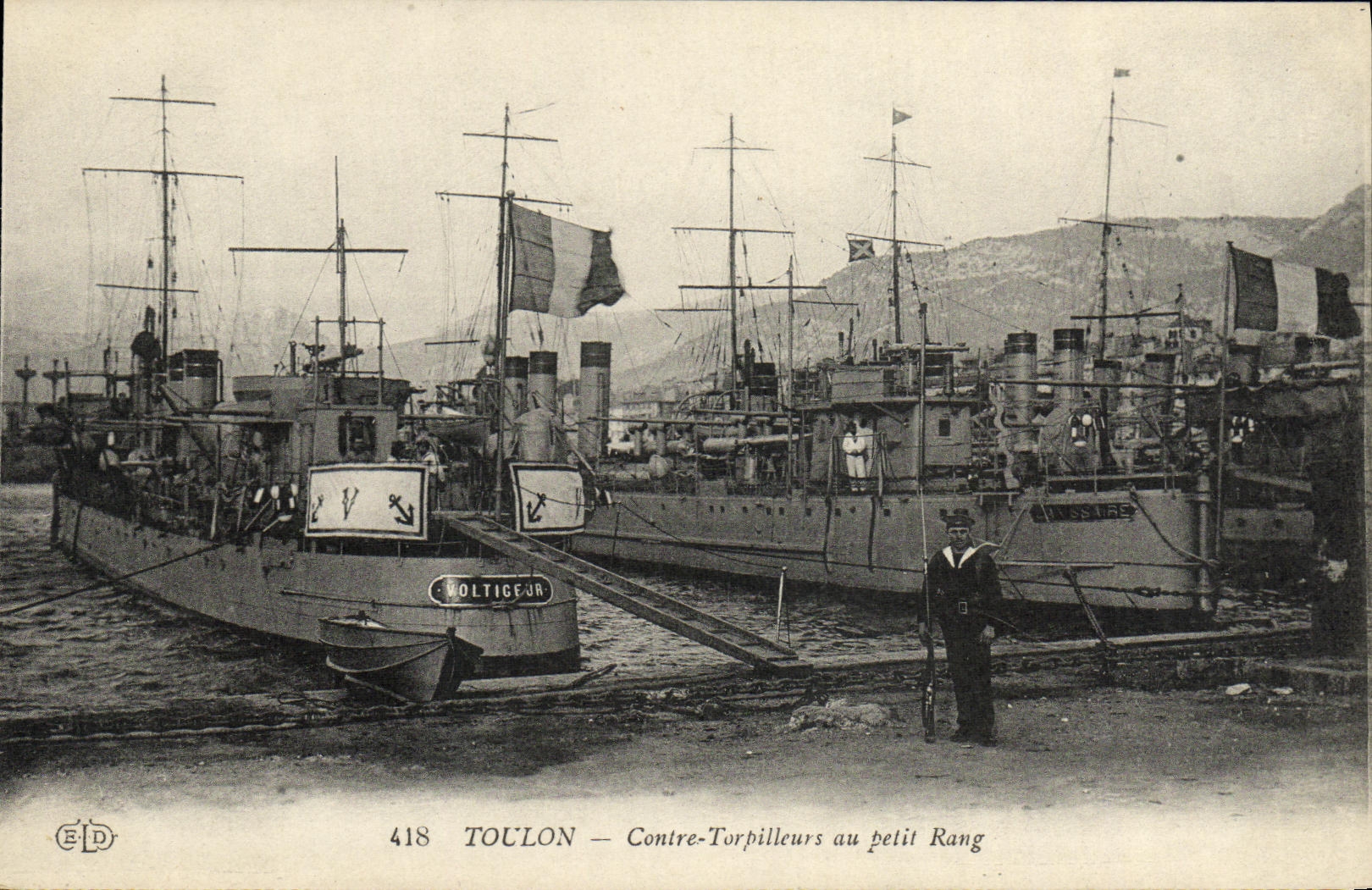 CPA Bateau Guerre Toulon Contre torpilleurs au petit rang