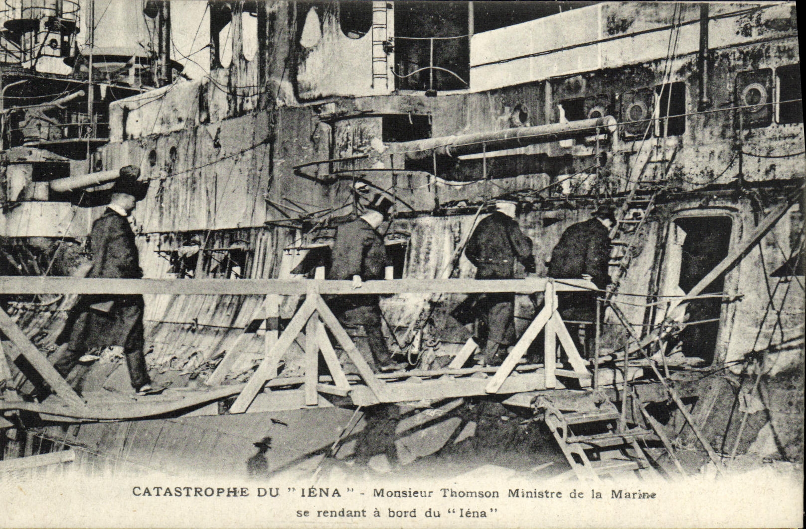 Catastrophe du "Iéna" — Monsieur Thomson Ministre de la Marine se rendant à bord du "Iéna"
