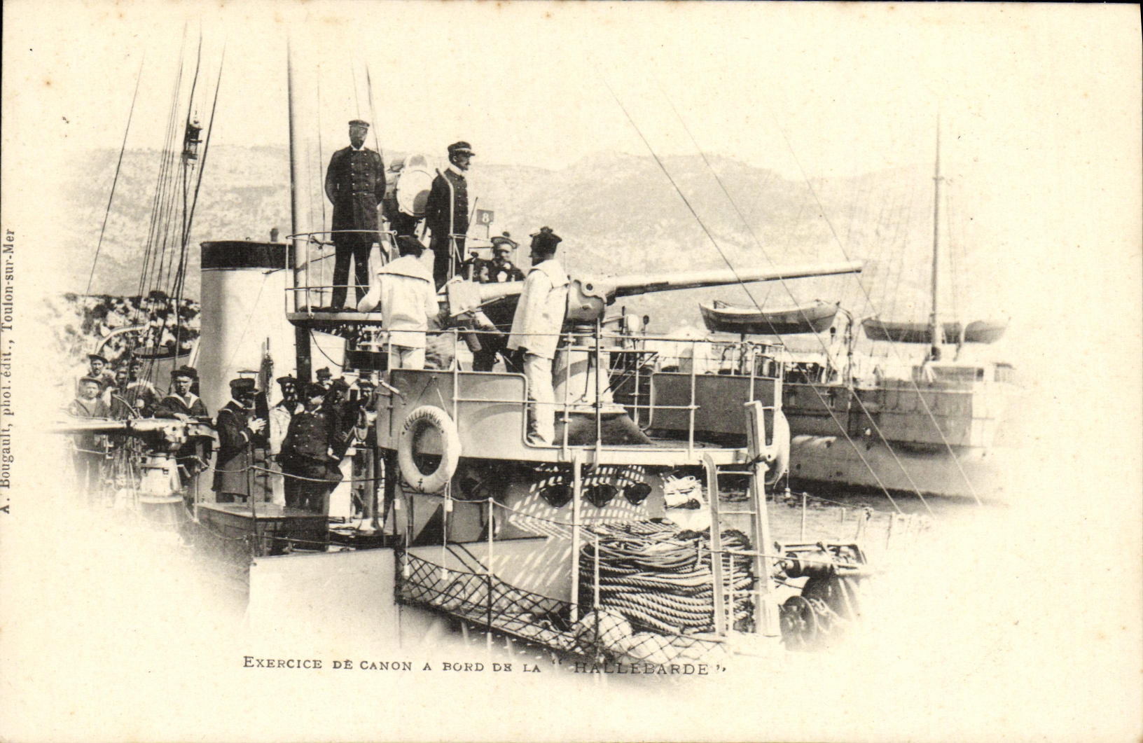 CPA Bateau Guerre Exercice a bord de la Hallebarde