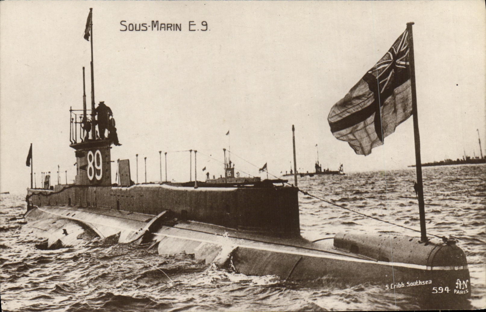 CPA Bateau Guerre Sous marin E9