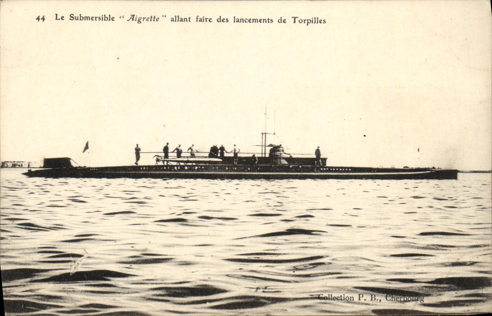 CPA Bateau Guerre Le submersible Aigrette allant faire des lancements de torpilles Sous marin