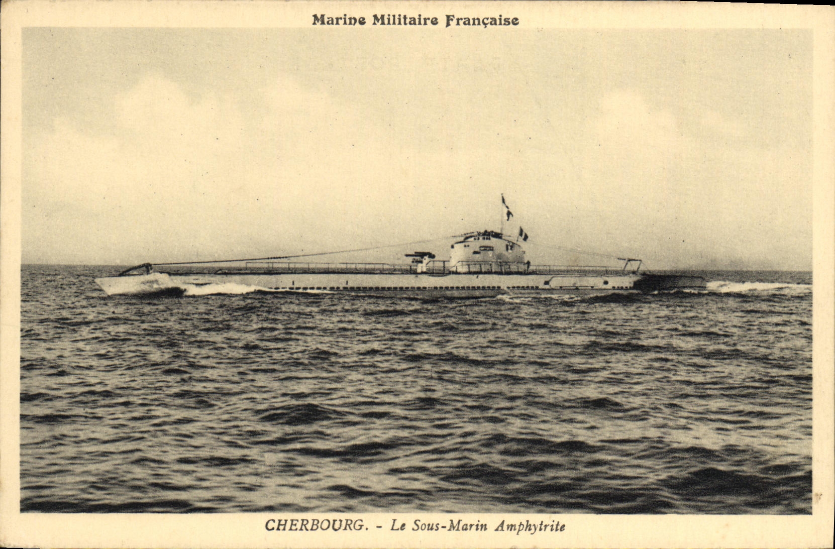CPA Bateau Guerre Cherbourg Sous marin Amphytrite