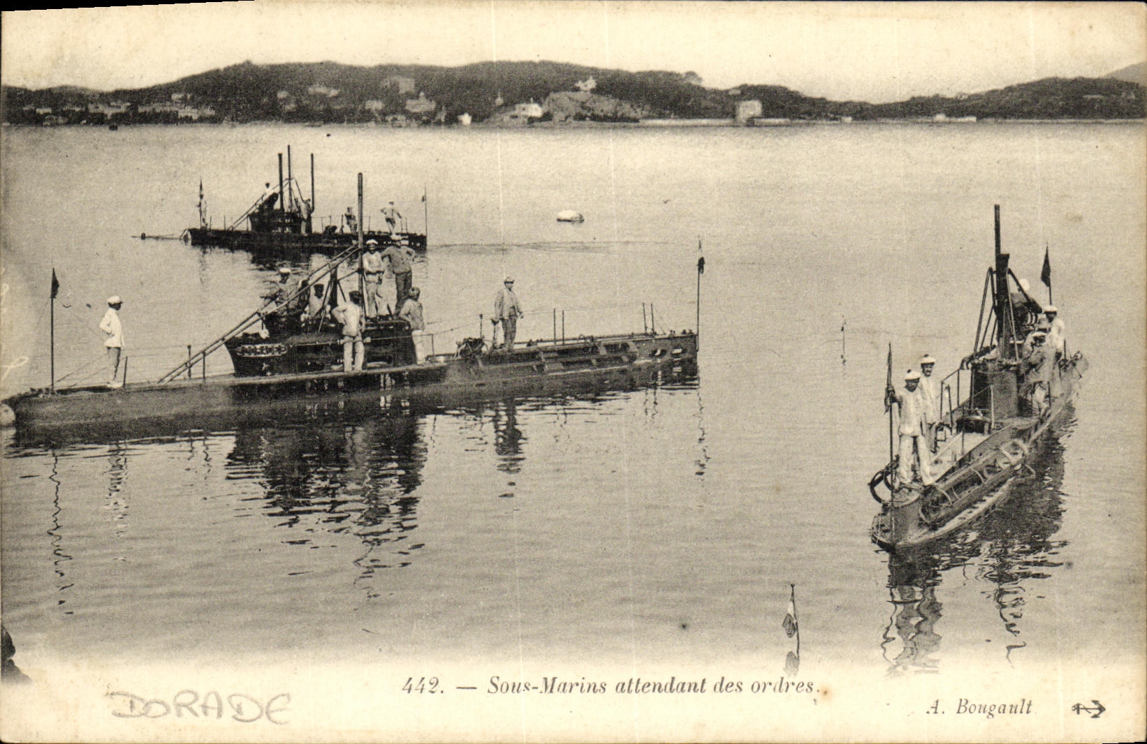CPA Bateau Guerre Sous marin attendant les ordres