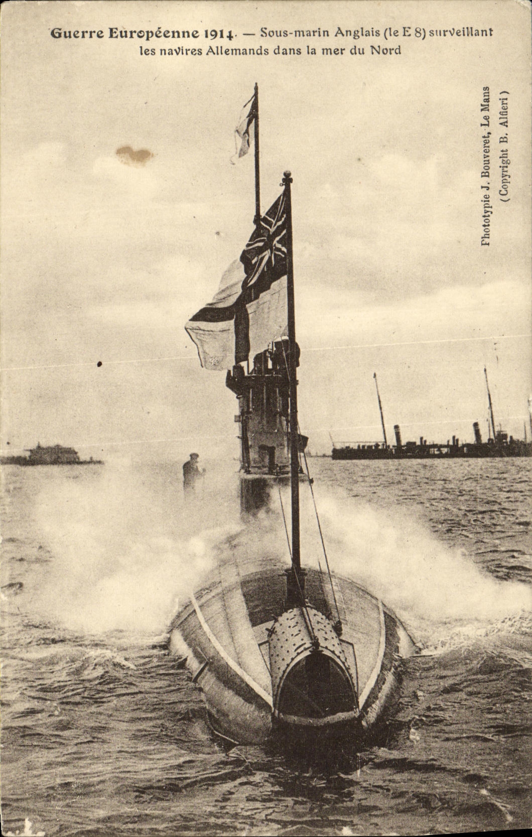 Sous-marin Anglais (le E 8) surveillant les navires Allemands dans la mer du Nord — Guerre Européenne 1914 — Phototypie J. Bouveret, Le Mans