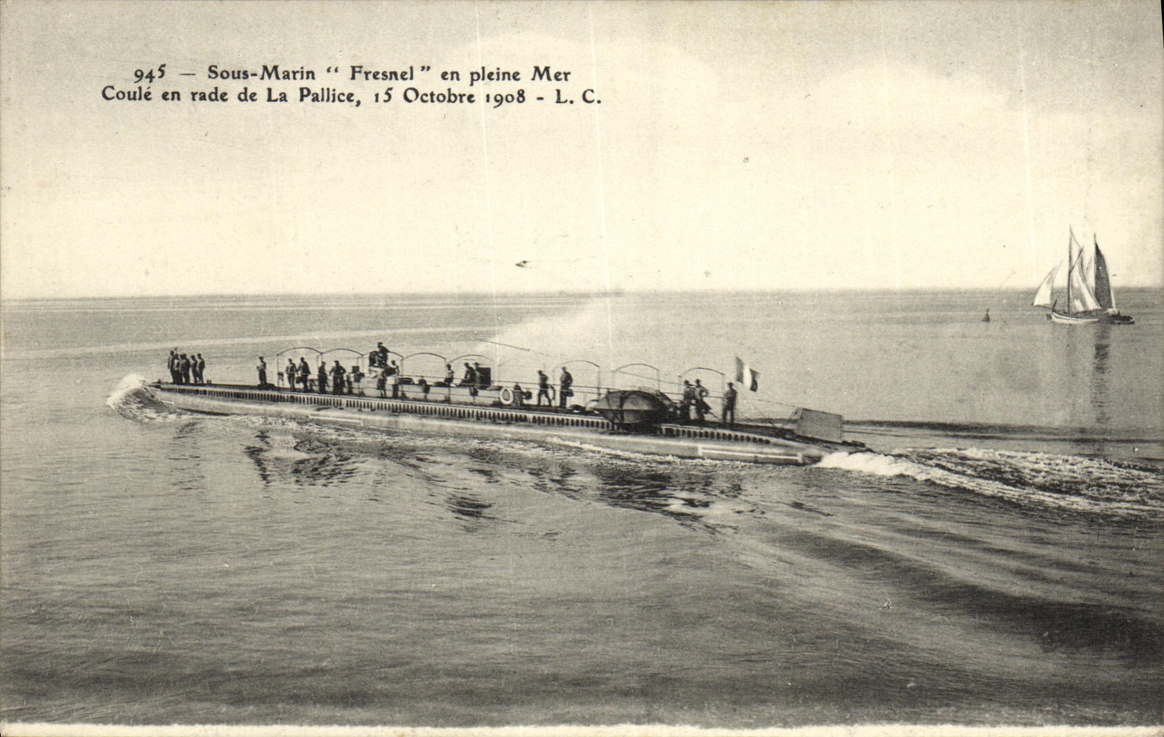 CPA Bateau Guerre Sous marin Fresnel en pleine mer Coule en rade de la Pallice 15 octobre 1908