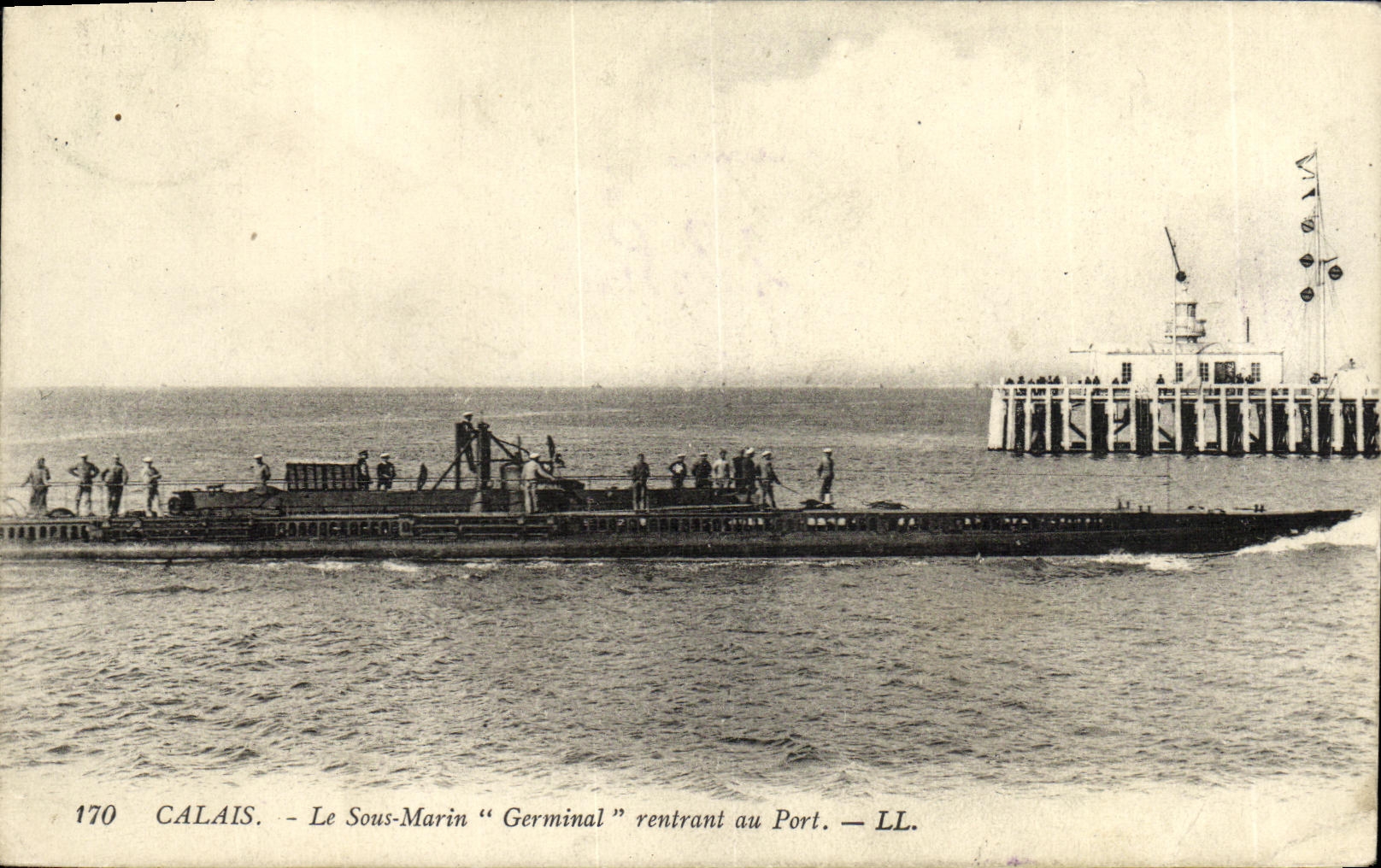 Calais — Le Sous-Marin "Germinai" rentrant au Port — LL. n°170