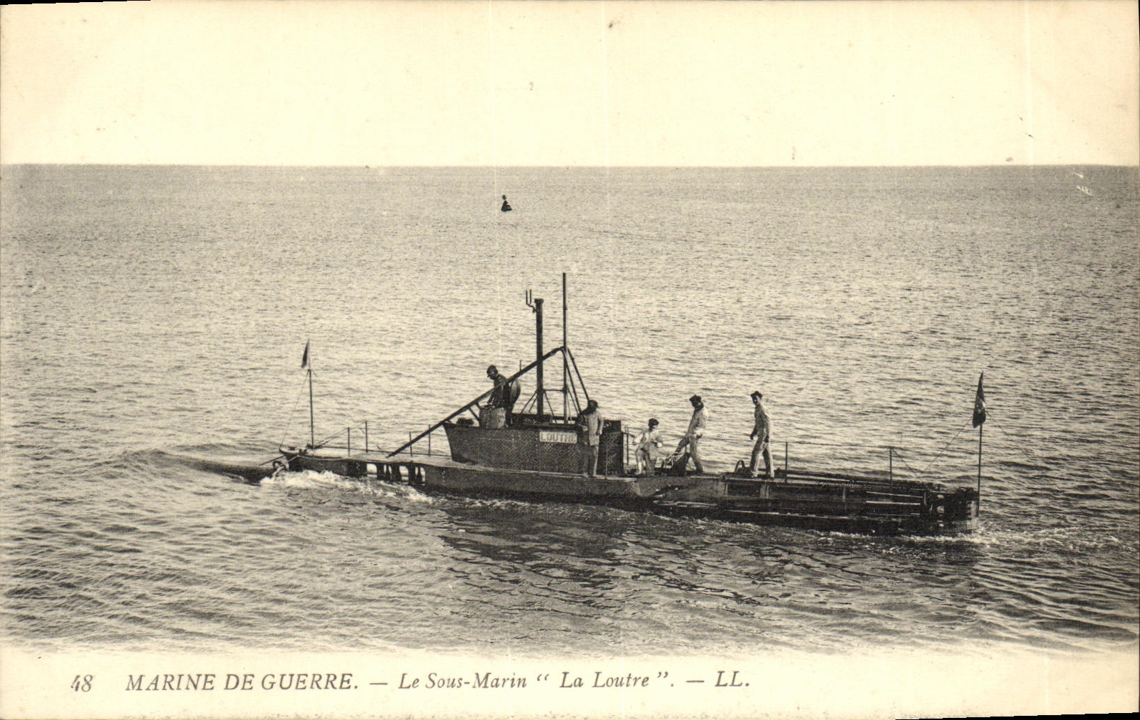 CPA Bateau Guerre Sous marin La Loutre