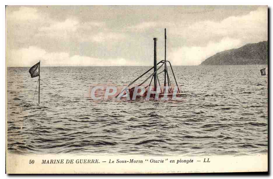 CPA Bateau Guerre Sous marin Otarie en plongee