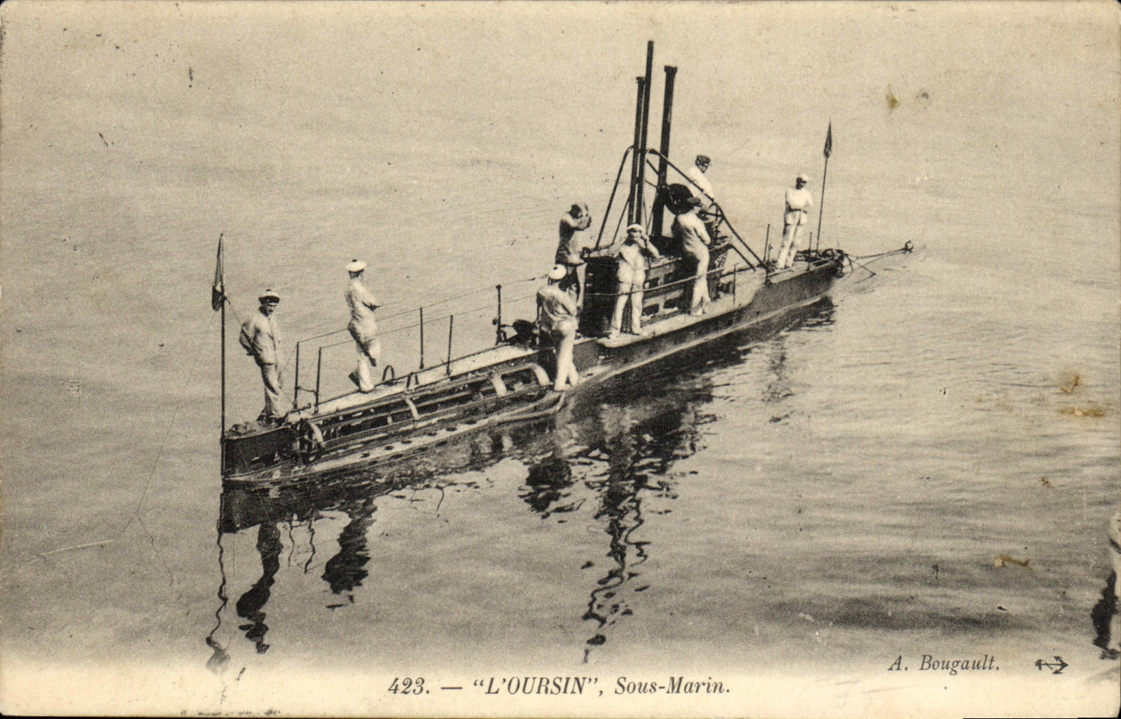CPA Bateau Guerre L Oursin Sous marin 