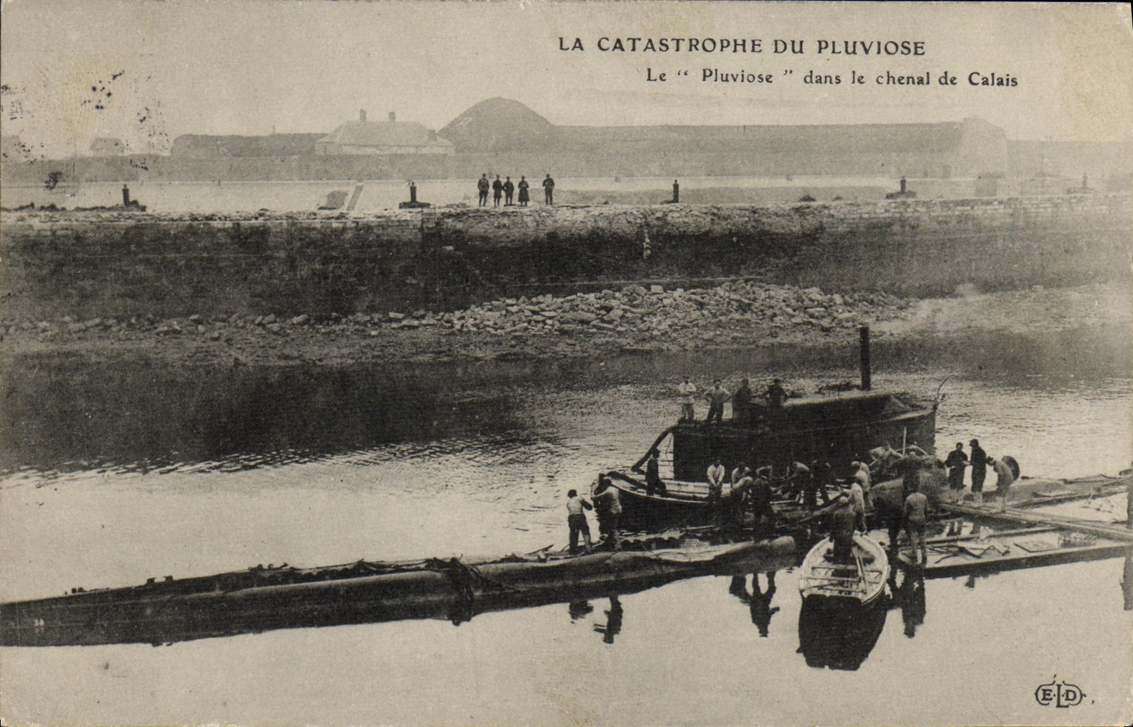 La catastrophe du Pluviose — Le « Pluviose » dans le chenal de Calais — E.P.D.