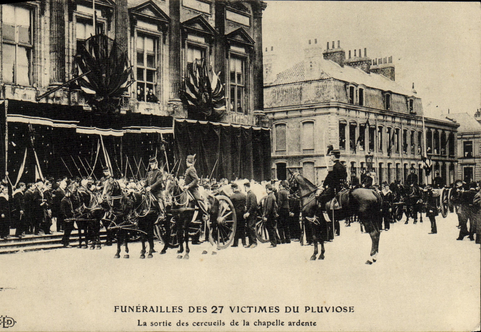 Funérailles des 27 victimes du Pluviose — La sortie des cercueils de la chapelle ardente — Éditeur LD