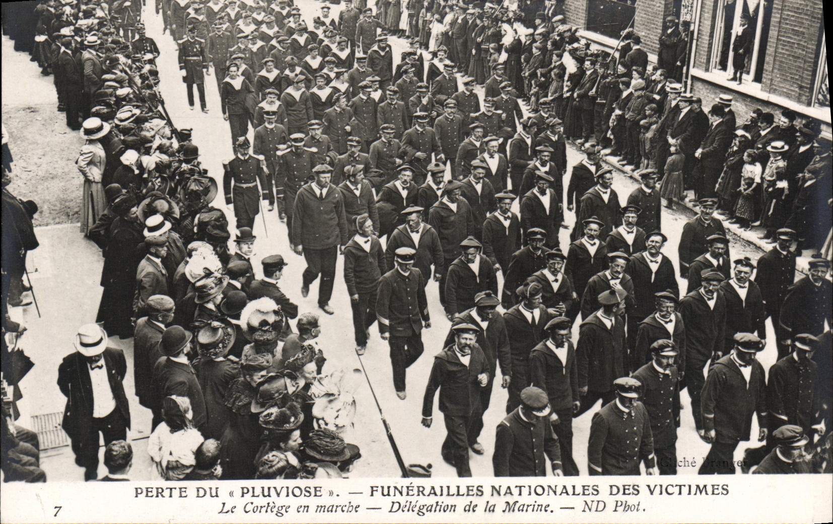 Perte du « Pluviose » — Funérailles nationales des victimes — Délégation de la Marine — ND Phot.