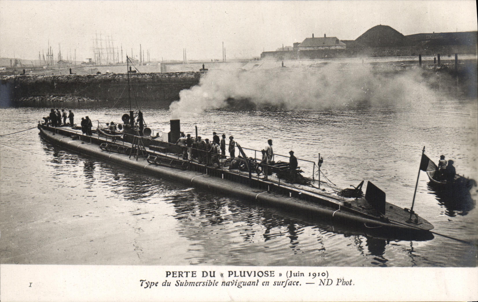 Perte du « Pluviose » — Type du Submersible naviguant en surface — ND Phot.