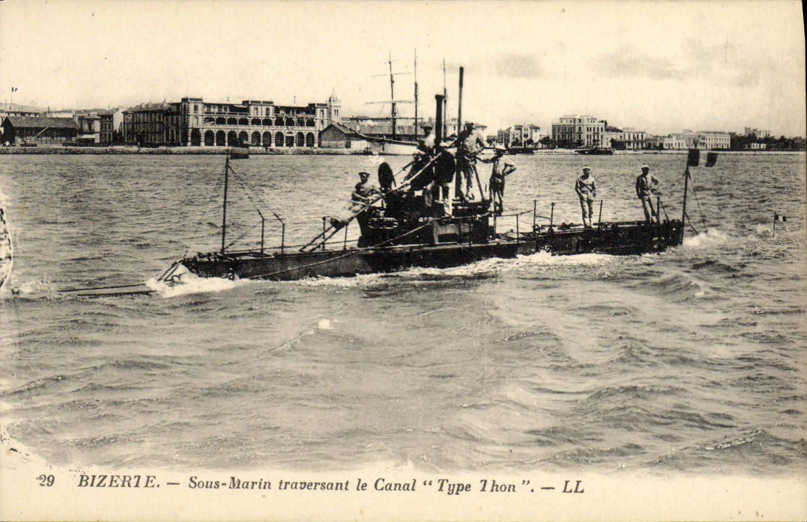 Bizerie — Sous-Marin traversant le Canal "Type Thon" — LL
