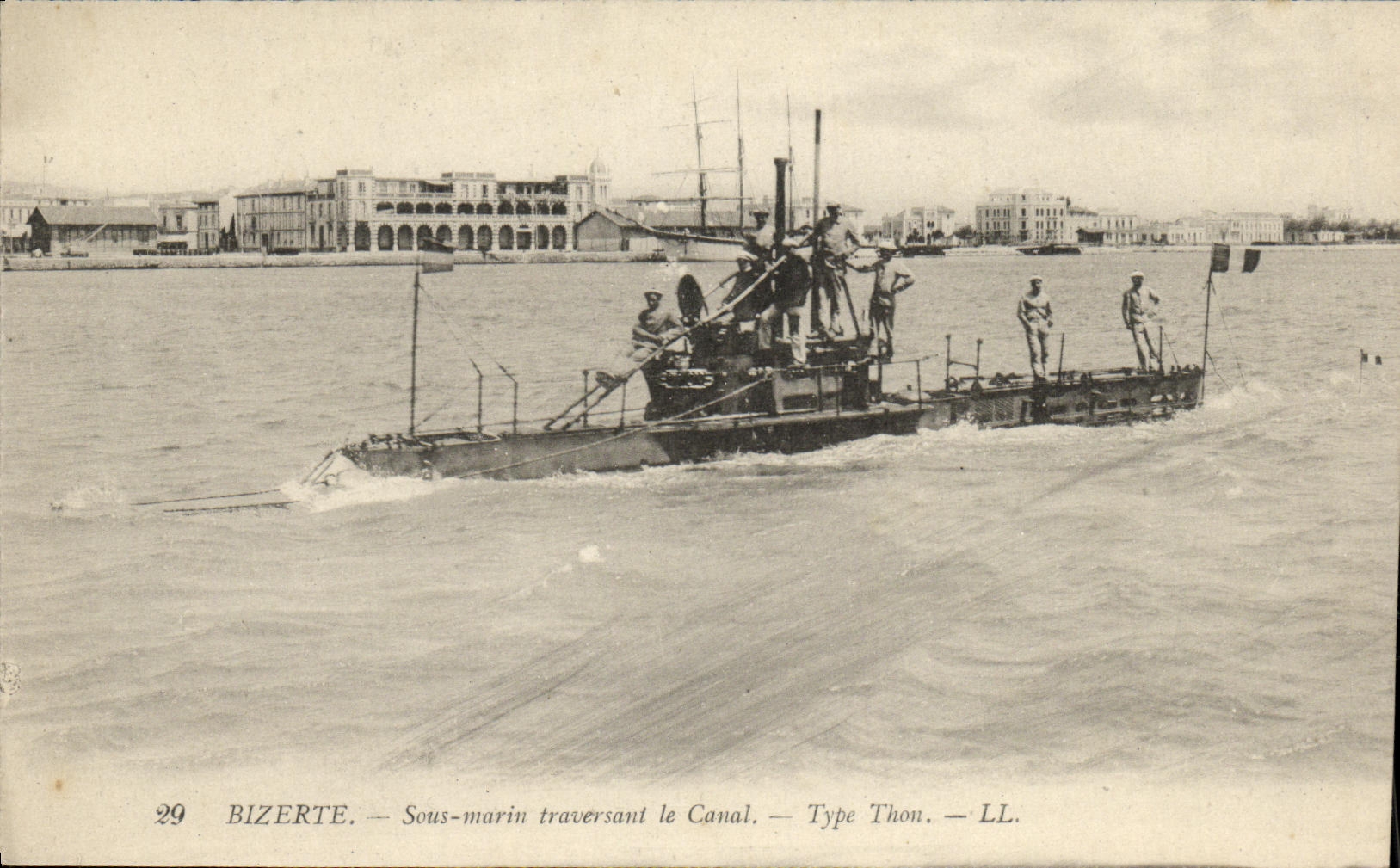 CPA Bateau Guerre Thon Sous marin Bizerte Tunisie