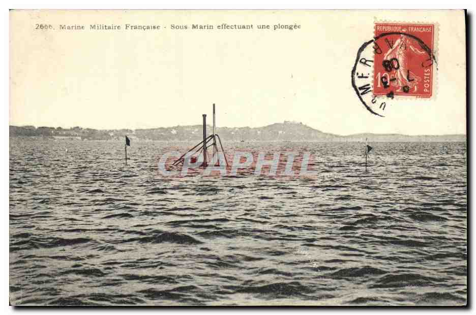 CPA Bateau Guerre Sous marin effectuant une plongee