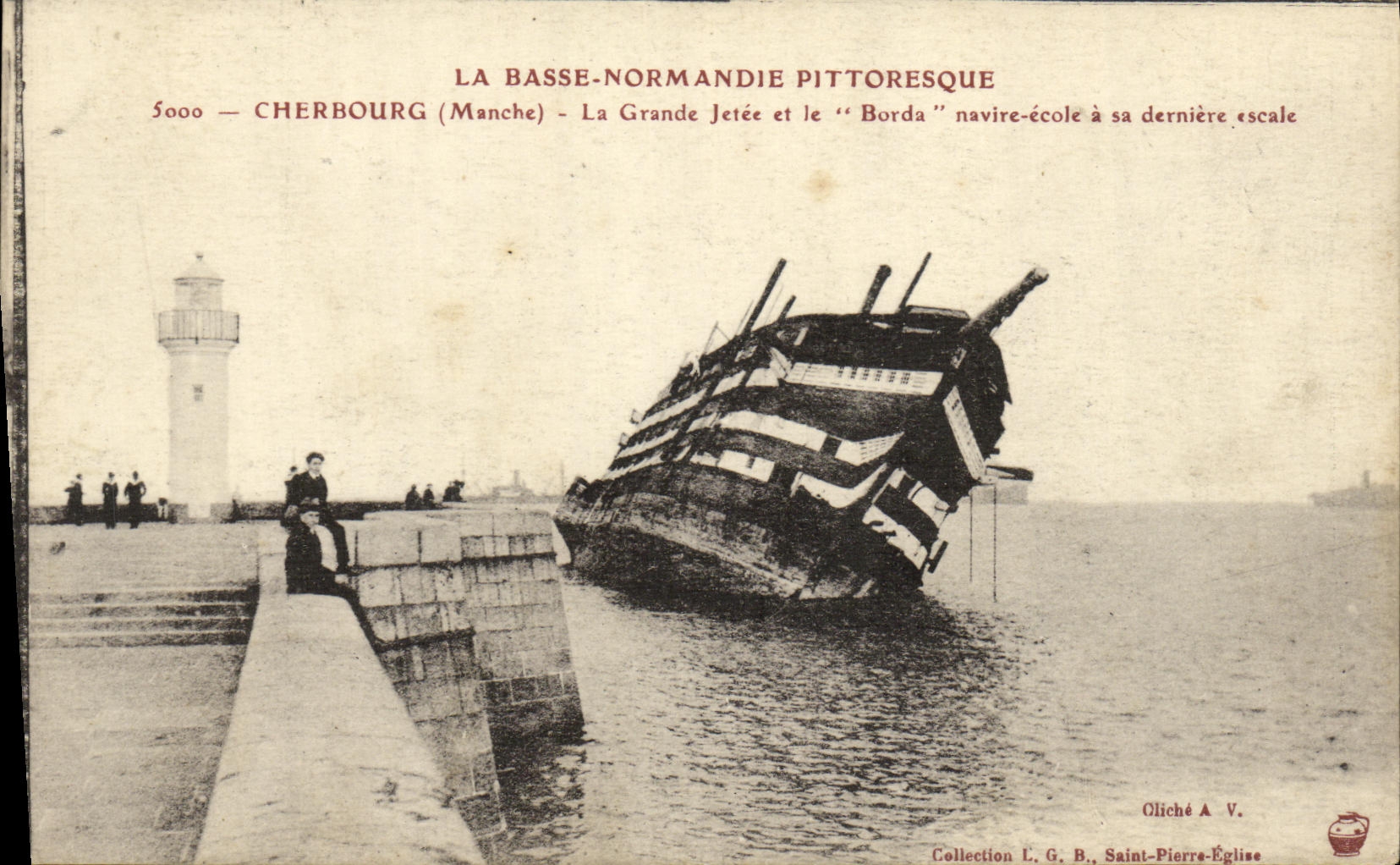 CPA Bateau Guerre Cherbourg La grande jetee et le Borda navire ecole a sa derniere escale