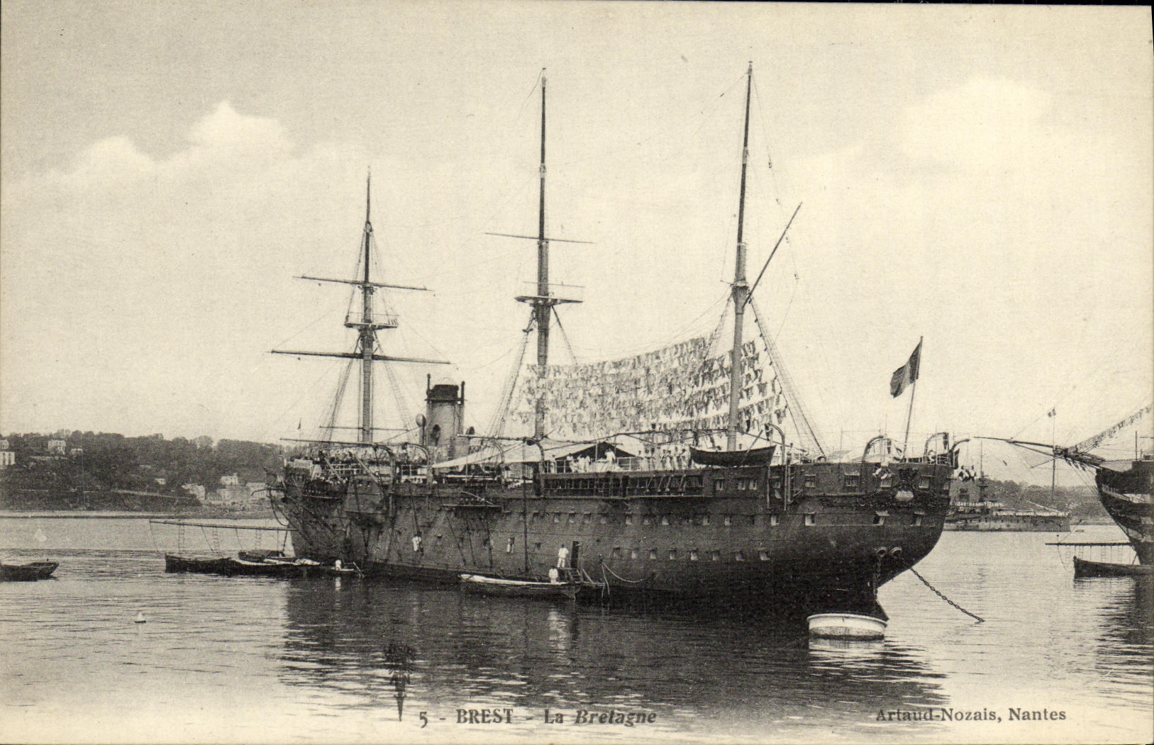 Brest - La Bretagne — navire militaire à quai — Artaud-Nozais, Nantes