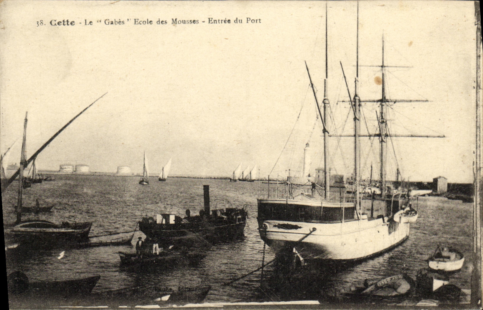 Cette - Le "Gabès" Ecole des Mousses - Entrée du Port — n°38