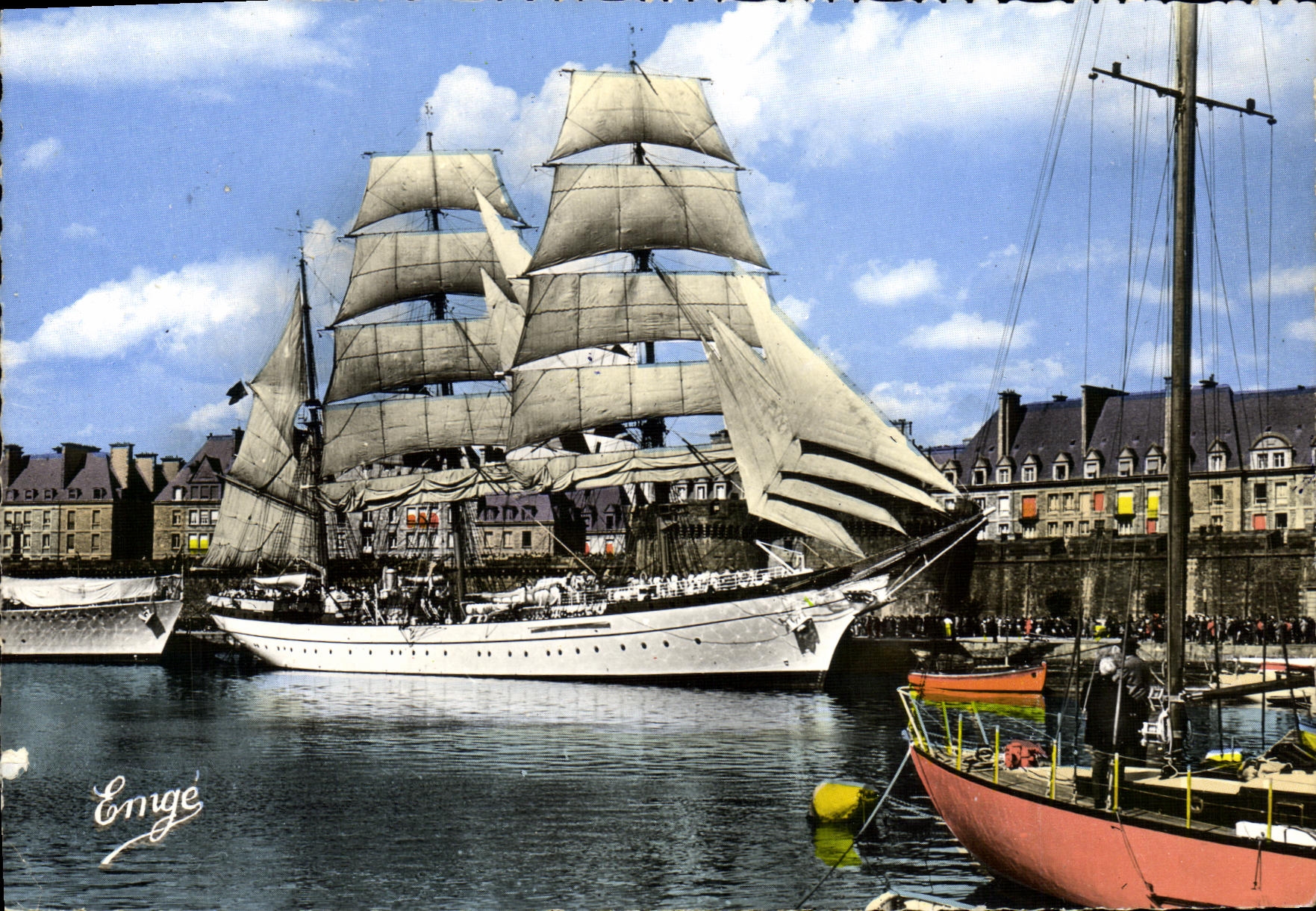 Saint-Malo — Bassin Vauban, trois-mâts Gorch-Fock allemand — Photo-Édition J.F.M.