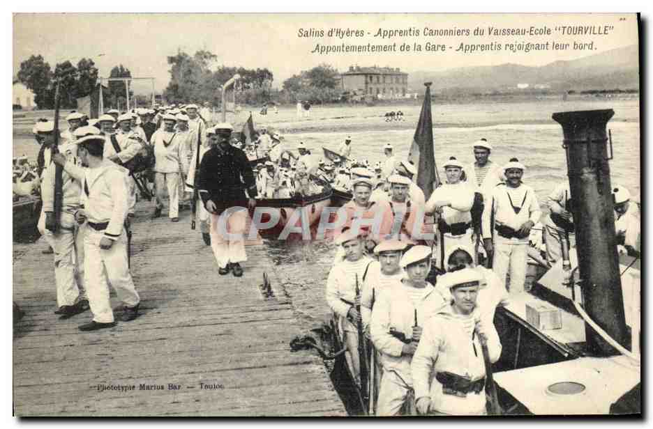 Salins d'Hyères - Apprentis Canonniers du Vaisseau-École 'TOURVILLE' - Appontementement de la Gare - Apprentis rejoignant leur bord
