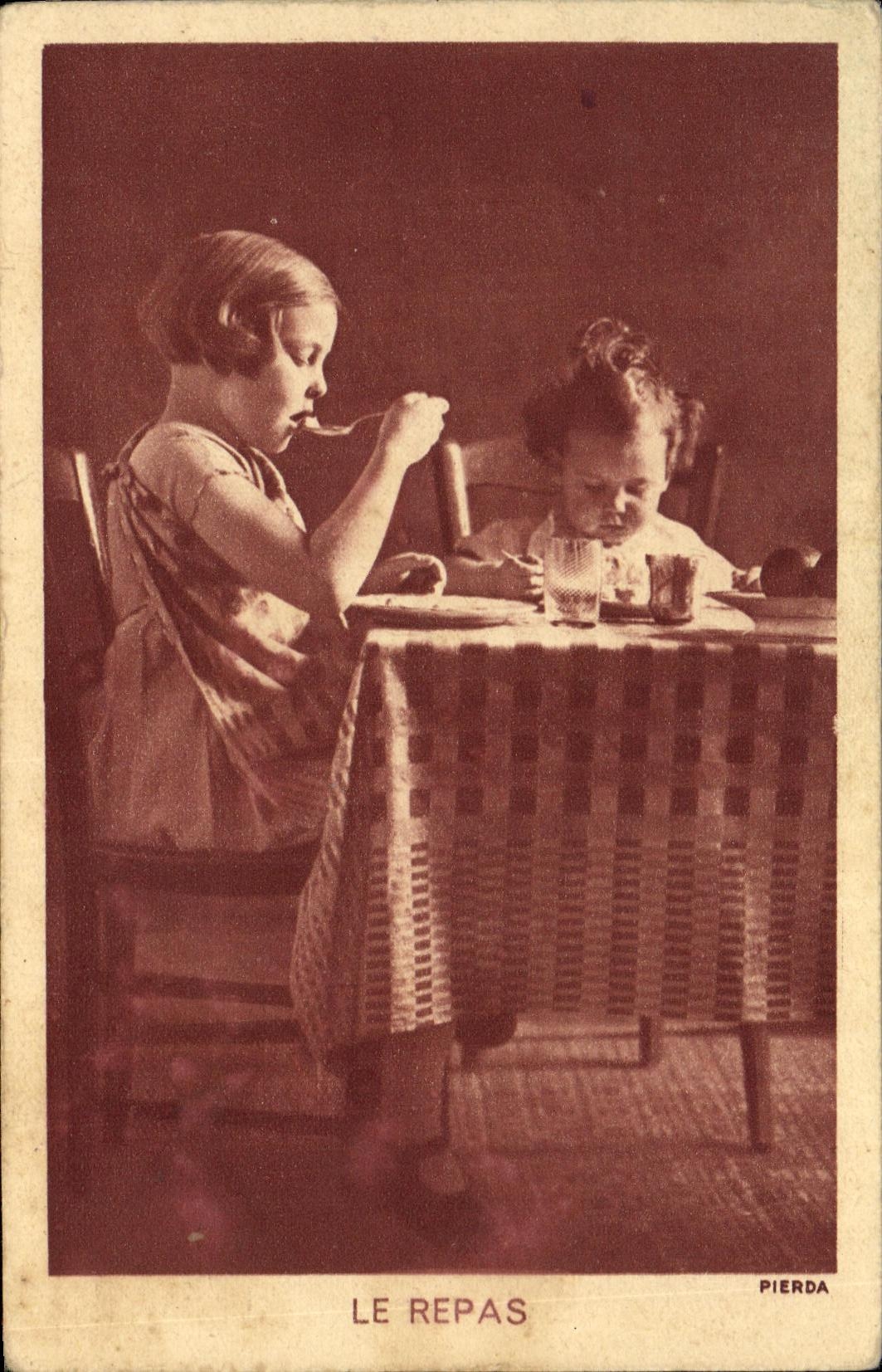 CPA Fantaisie Enfants Le repas