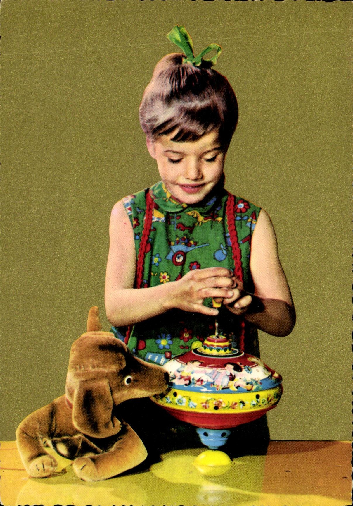 CPM Fantaisie Enfant Toupie