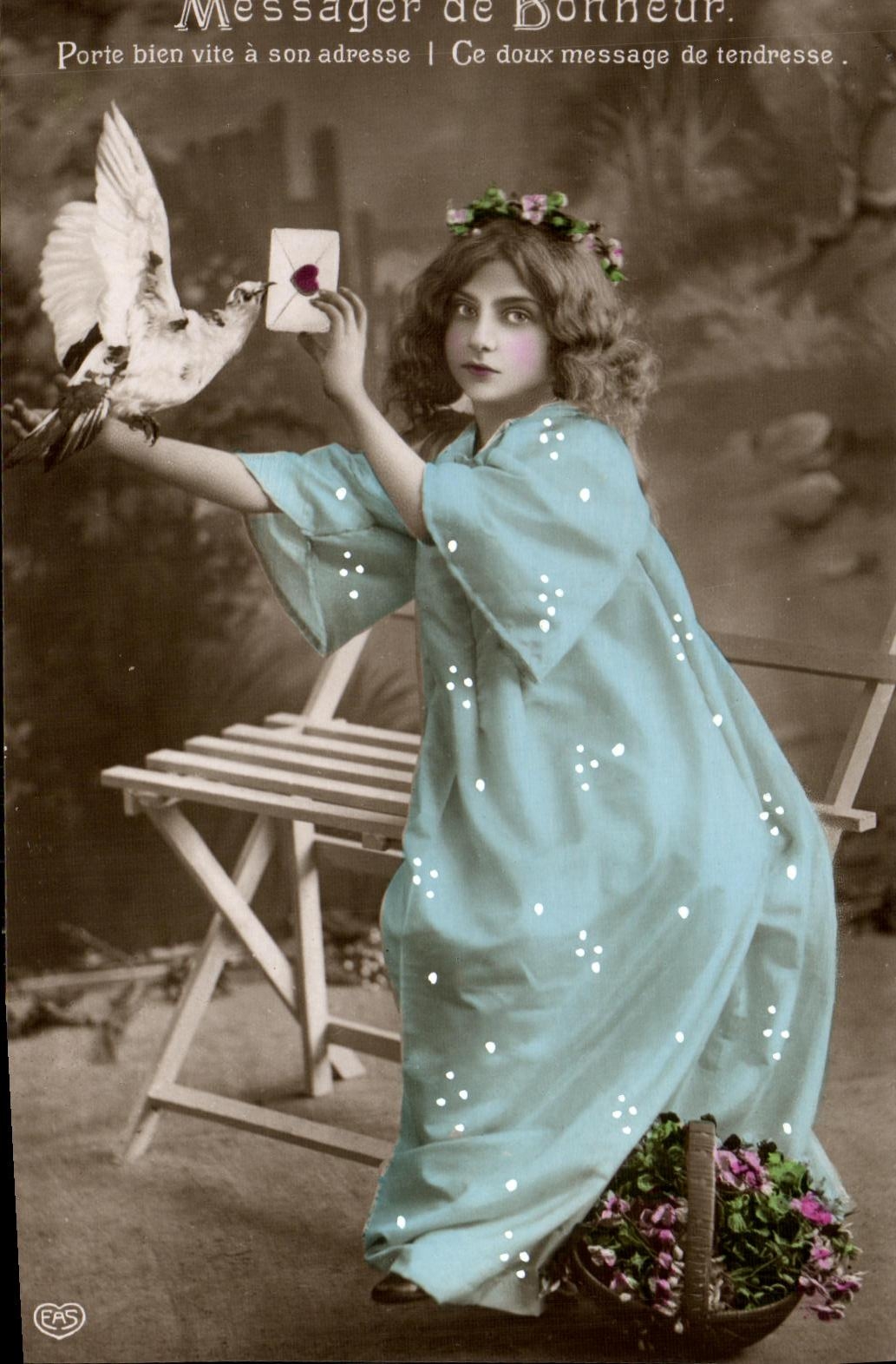CPA Fantaisie Enfant et colombe Messager de bonheur