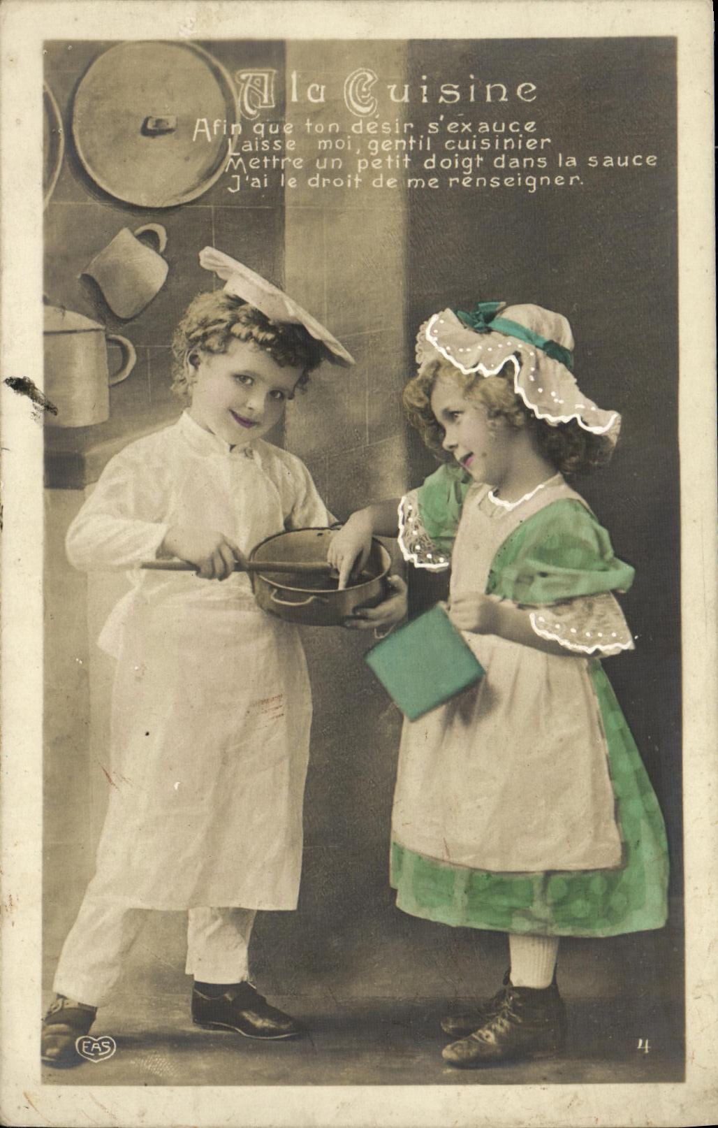 CPA Fantaisie Enfants A la cuisine Patissier 